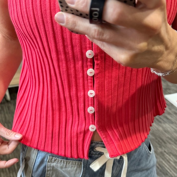 Sleeveless Ribbed Button-Front Top - Picture 4 of 5